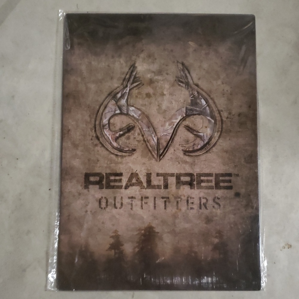 Last Bump!!  NEW REALTREE OUTFITTERS TIN SIGN